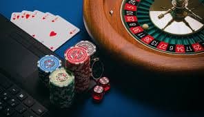 Pengguna lokal membaca panduan bro555